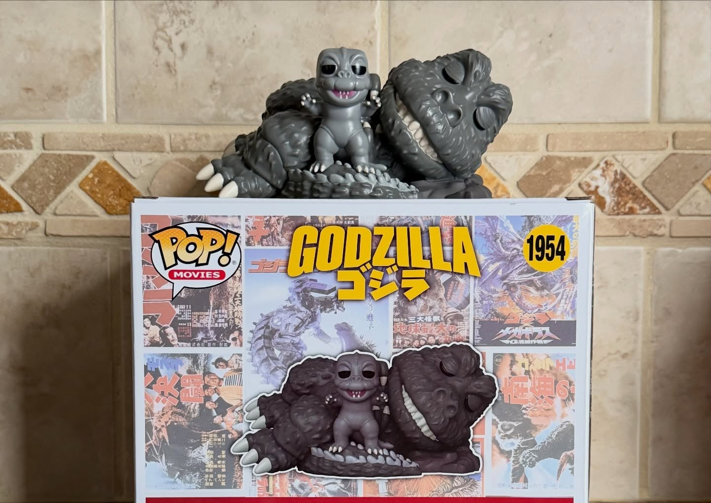 Funko Pop! Godzilla Super - Sleeping Godzilla with Minilla #1954