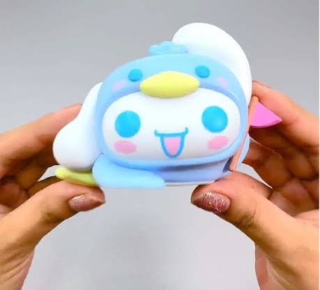 Funko Pop! Hello Kitty - Cinnamoroll As Penguin Winter #127 Exclusivo