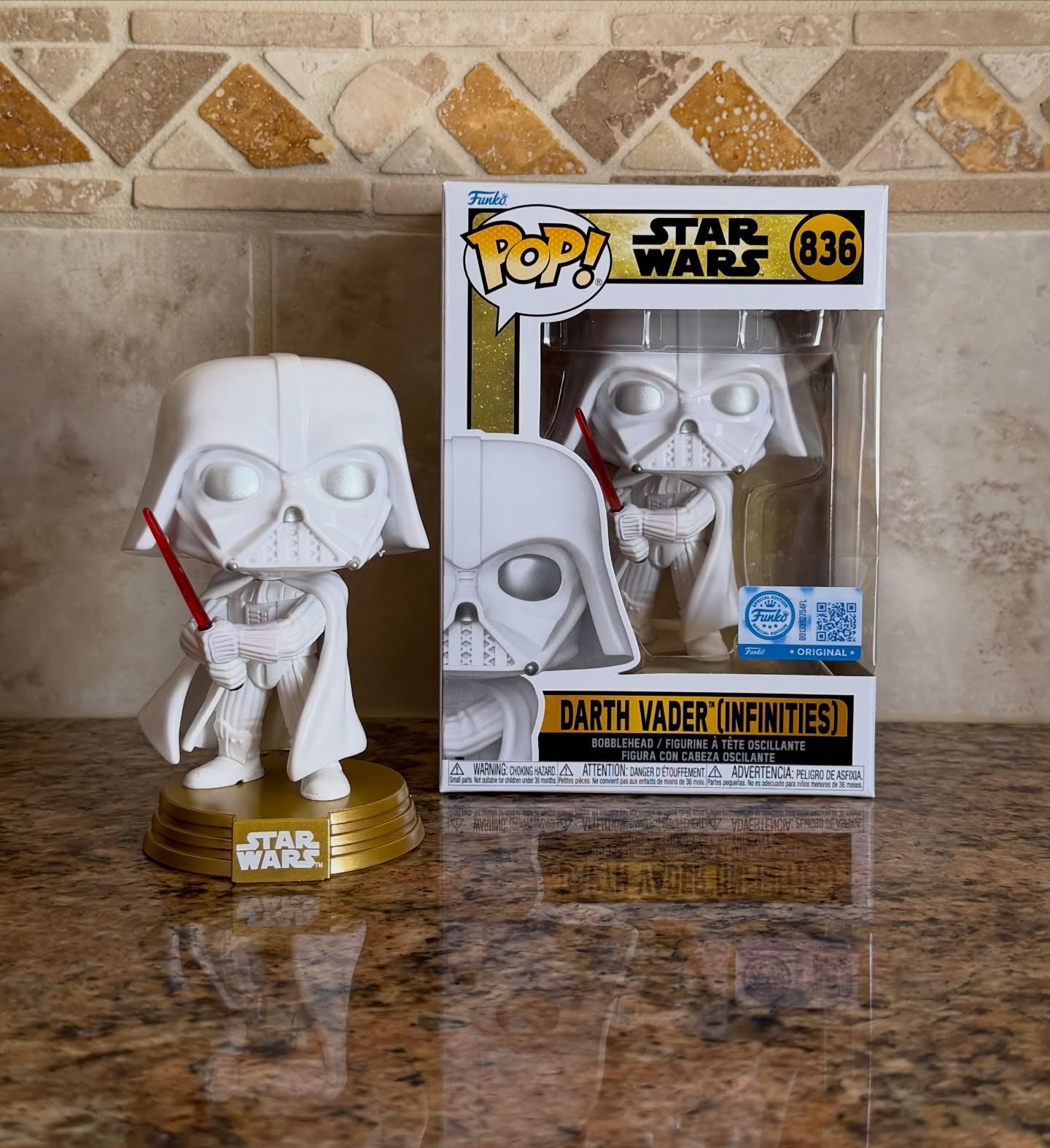 Funko Pop! Star Wars - Darth Vader White #836 Exclusivo